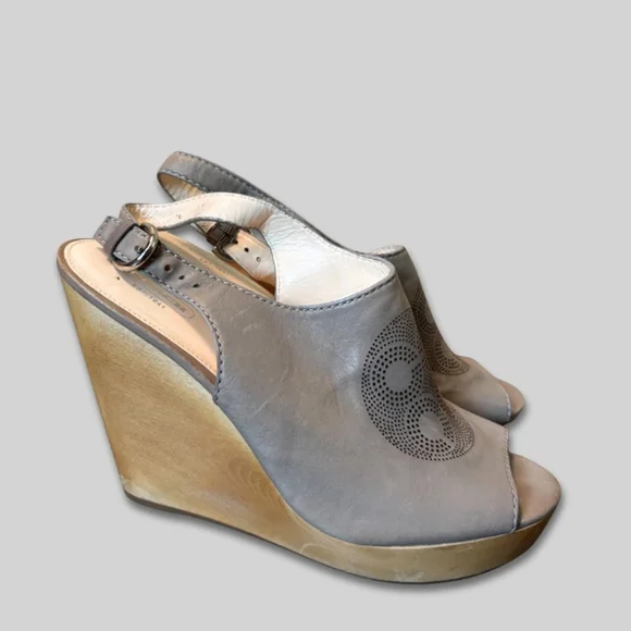 Coach Jade Wedge Platform Leather Laser Cut-out Open Peep Toe Taupe Gray W
11B - Picture 1 of 12